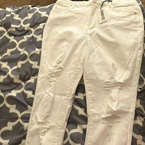 White Ripped Jeans Refuge Brand(Curvy)